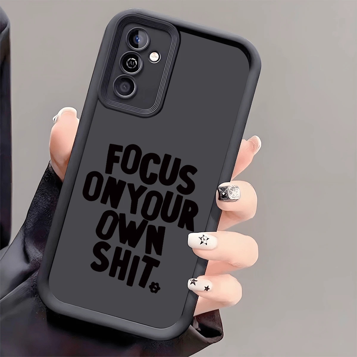 1 buah Casing Ponsel Pelindung Anti Jatuh Tebal Anti Selip dengan Slogan "Fokus pada Diri Sendiri" Kompatibel dengan iPhone, Honor, dan Galaxy - Hitam - View 1