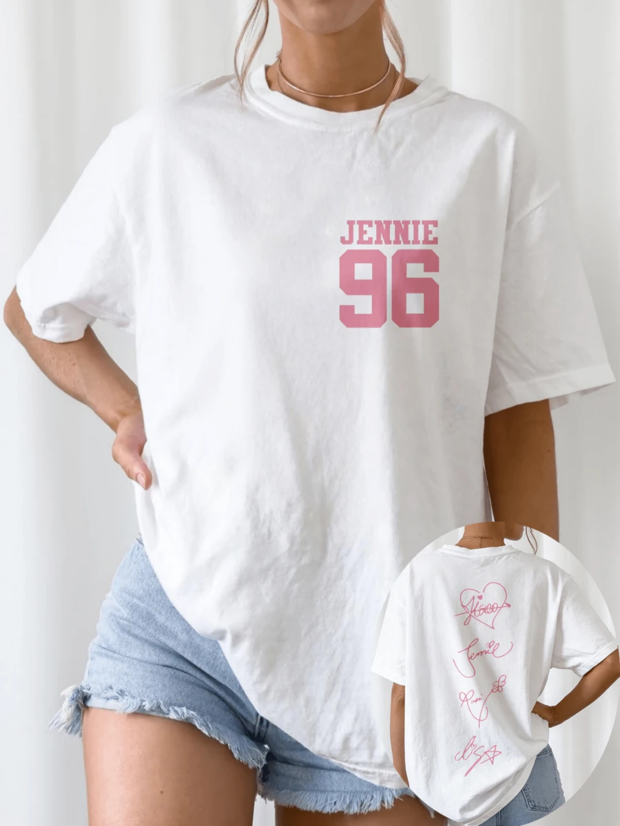 BLACKPINKS Jennie 96 Pink Number Front Four Members Heart Hand Signatures Back Double Sided K-Pop White T-Shirt - 白色 - 查看 1