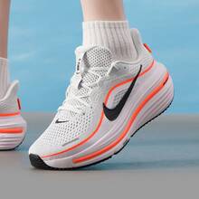 Nike Winflo 12 Zapatillas de running y deporte casuales transpirables, cómodas y con retorno de energía para hombre - Blanco, negro y naranja - Ver 3