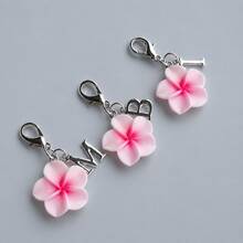 Un colgante de llavero realista de Bauhinia, Frangipani y Flor de Cerezo con 26 letras inglesas que representan las iniciales A-Z. Este llavero de flor de cinco pétalos con degradado es un accesorio lindo adecuado para adornos de cremallera de bolsos y decoración de llaveros de coche - Multicolor - Ver 8