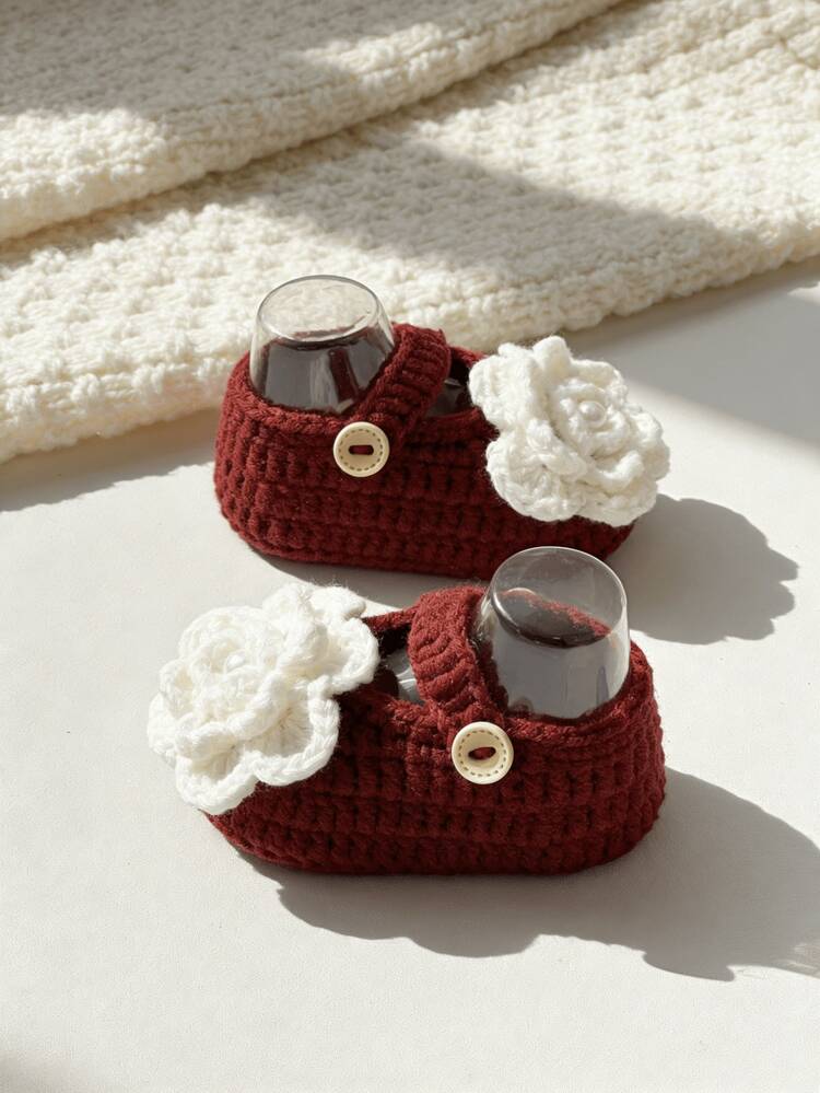 1 par de botas para bebé hechas a mano, ganchillo verde con flor blanca, cierre con botón - Burdeos - Añade 3