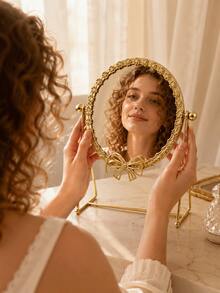 Specchio da toeletta stile europeo vintage, specchio da trucco da tavolo con supporto regolabile, immagine ad alta definizione, decorazione da camera da letto, specchio da trucco portatile, adatto per dormitorio, viaggio, bagno, ufficio, scrivania, ritorno a scuola, regalo di Natale, adatto per donne, ragazze, studenti, adolescenti - Multicolore - Visualizzare 3