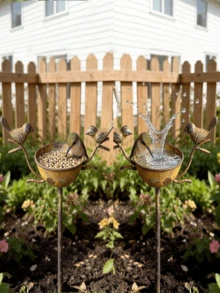 Vintage Iron Bird Feeder With Bird Nest Decoration And Bird Statue, Also Functions As Bird Bath And Feeder, Includes Easy-To-Clean Tray, Suitable For Wild Birds, Essential For Garden Bird Watching Enthusiasts - A - View 2