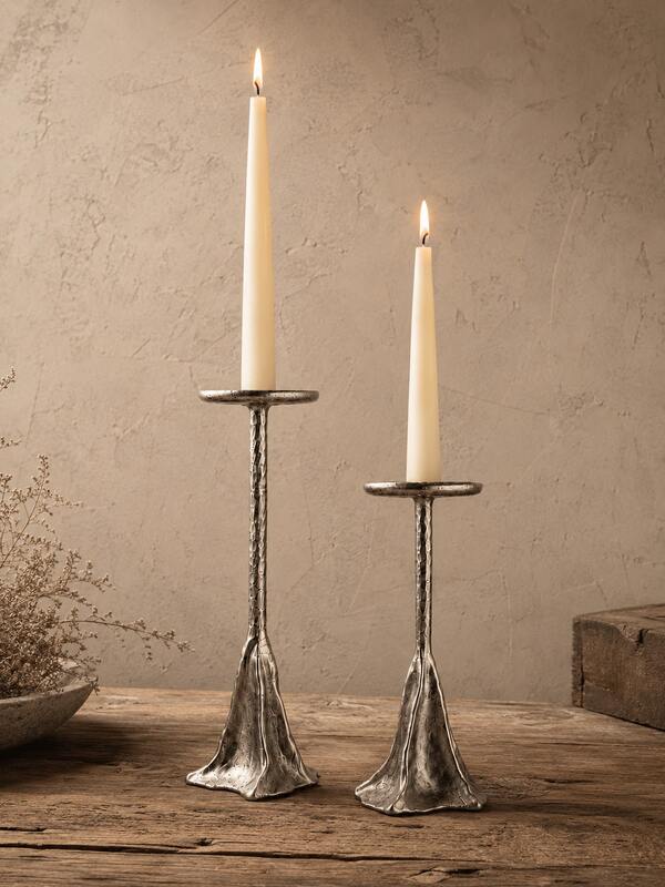 1pc/2pcs Ins Style Wabi-Sabi Hammered Texture Taper Candle Holder, Asymmetrical Wavy Base Candle Stand, Black & Silver 2 Colors, High & Low Set, Desktop Vintage Aesthetic Decor, Wedding & Housewarming Gift