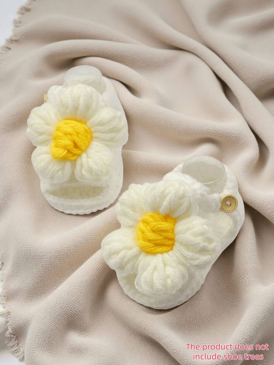 1雙手工鉤編雛菊花嬰兒靴子,白色配黃色花心,柔軟針織嬰兒鞋 - 白色 - 查看 1