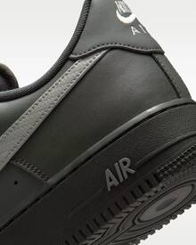 Sepatu Sneakers Nike Air Force 1 '07 Pria IV5732-001 - Hitam - View 8