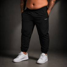 Calça jogger masculina P ao G4 Plus Size em tecido de tactel com bolsos, elasticidade média, comprimento longo, perfeita para corrida e treinos na academia. - Preto - Visão 3
