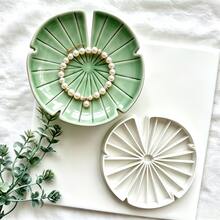 1 Soft Clay Jewelry Dish Mold, Suitable For Beginners And Artists, Clover, Cat Paw, Lotus Leaf, Shell Shaped Jewelry Dish And Coaster Mold For Polymer Clay, Polymer Clay Tools, Suitable For Earrings, Pendants, Holiday Craft Accessories, Durable Plastic Mold, Soft Clay Jewelry DIY Tools - White - View 4