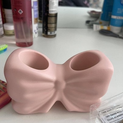 This Cute Bow-Shaped Toothbrush And Toothpaste Holder Features A Sturdy Freestanding Design That Saves Bathroom Space. It Is Suitable For Holding Toothbrushes, Toothpaste, And Facial Care Products, And Is Stable And Durable, Making It An Ideal Choice For Home Bathroom Vanity Storage. It Is Also A Perfect Choice For Birthday Gifts, Party Favors, Valentine's Day Gifts, Vanity Decor, Makeup Bag Essentials, Travel Accessories, And Mother's Day Gifts.