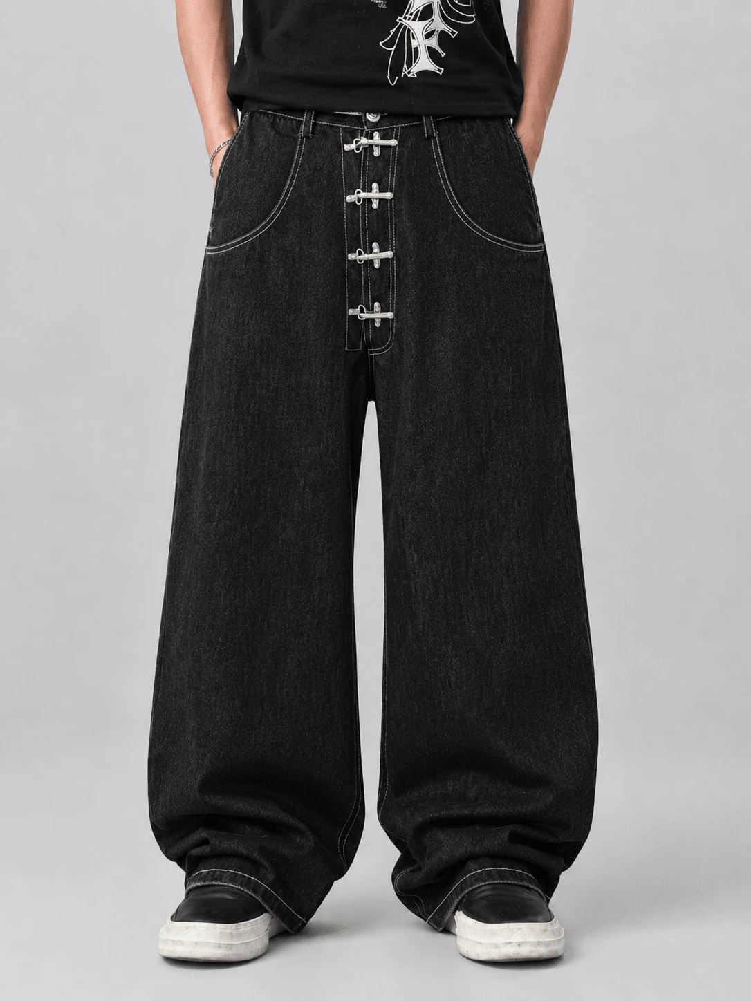 1件 Infinite Jeans 个性化设计飞机扣牛仔裤,男士休闲宽松直筒牛仔裤,日系街头风,宽松版型,做旧水洗(不含腰带和配饰) - 黑色 - 查看 1