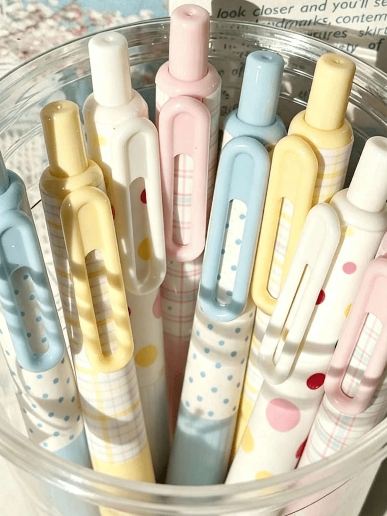 4pcs Polka Dot/Solid Color/Star Pattern Retractable Gel Pens, Highly Attractive Ins Style, Quick-Dry Black Ink Pens For Students And Exams, Back To School Essentials - Little Pudding Pen - View 1