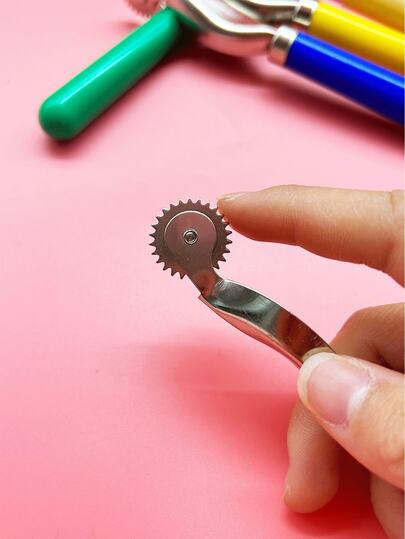 Colorful Handle Sewing Marking Wheel, Serrated Metal Roller Durable And Wear-Resistant, Available In Single Pack And 5-Pack Sets. Suitable For Garment Pattern Making, Patchwork And Other Handmade Sewing, Practical Home Sewing Accessory, Also Suitable As A Gift For Handmade Enthusiasts