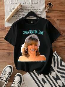 Olivia Newton-John Soft Cyan Lettering Retro Blonde Close Up Portrait Vintage Graphic T-Shirt Legendary Pop Country Singer Tee. - 黑色 - 查看 1