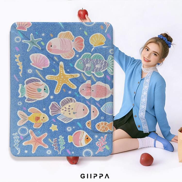GIIPPA 1個可愛海洋平板保護殼，魚與海星印花，日系可愛風。Y型摺疊設計，磁吸扣，支持多角度支撐與自動休眠/喚醒。防震輕便，全面保護。無筆槽，適合學校、辦公室和日常使用。兼容 iPad Mini 6/7, Air 2/3/4/5/11/13" (M2/M3 2024-2025), 5-11代, Pro 10.5/11/12.9 英吋 (2017-2025)。 - 彩色 - 查看 9