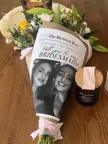 客製化報紙風格伴娘邀請卡，Will You Be My Bridesmaid 卡片，可客製照片與文字，適合作為節日攝影道具，為照片增添趣味與魅力，完美適用於婚禮派對 - 彩色 - 查看 9