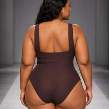 Elegant Women's Sleeveless Plus Size Swimsuit, Regular Length, One-Piece Design With A Twisted Detail At The Front And Slight Stretch For Casual Wear. - 鏽棕色 - 查看 2