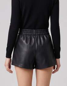 Short Saia Couro Fake Feminino Cintura Alta com Shorts Interno em PU Elegante e Moderno - Preto - Visão 5