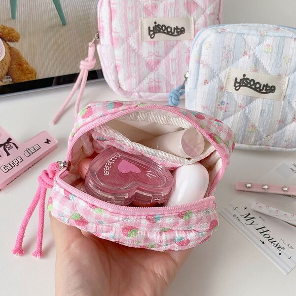 1pc Quilted Floral Strawberry Plaid Mini Storage Pouch, Sweet Pastel Small Zipper Coin Purse With Knotted Drawstring, Portable Fabric Sanitary Napkin Cosmetic Organizer Bag, Label Decor Tiny For Jewelry Lipstick Tampon Girls Daily, Back To School