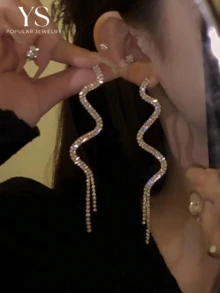 1 par Pendientes largos moda aleación de zinc con diseño de diamante de imitación con diseño de serpiente para mujeres para diariamente - Dorado - Ver 2
