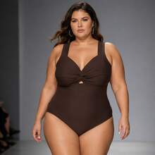 Elegant Women's Sleeveless Plus Size Swimsuit, Regular Length, One-Piece Design With A Twisted Detail At The Front And Slight Stretch For Casual Wear. - 鏽棕色 - 查看 6