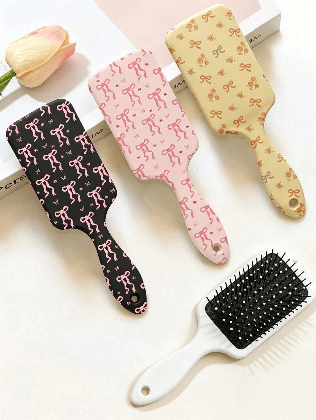 1 Peça Pente de Almofada de Ar com Estampa de Borboleta e Flor, Pente Fofo Desembaraçante de Massagem com Dentes Largos, Adequado para Meninas e Estudantes; Acessório de Penteado, Ferramenta de Estilo, Combina com Verão, Férias, Viagens ao Ar Livre, Pode Ser Usado como Acessório de Moda, Também é um Ótimo Presente - Multicolorido - Visão 1