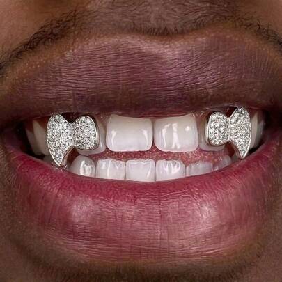 1 Set Denti Grill Hip Hop in Zirconia con Corna e Combinazione di 6 Denti Inferiori, Metallo Lucido, Accessorio Fashion per Feste e Festival Musicali, Unisex