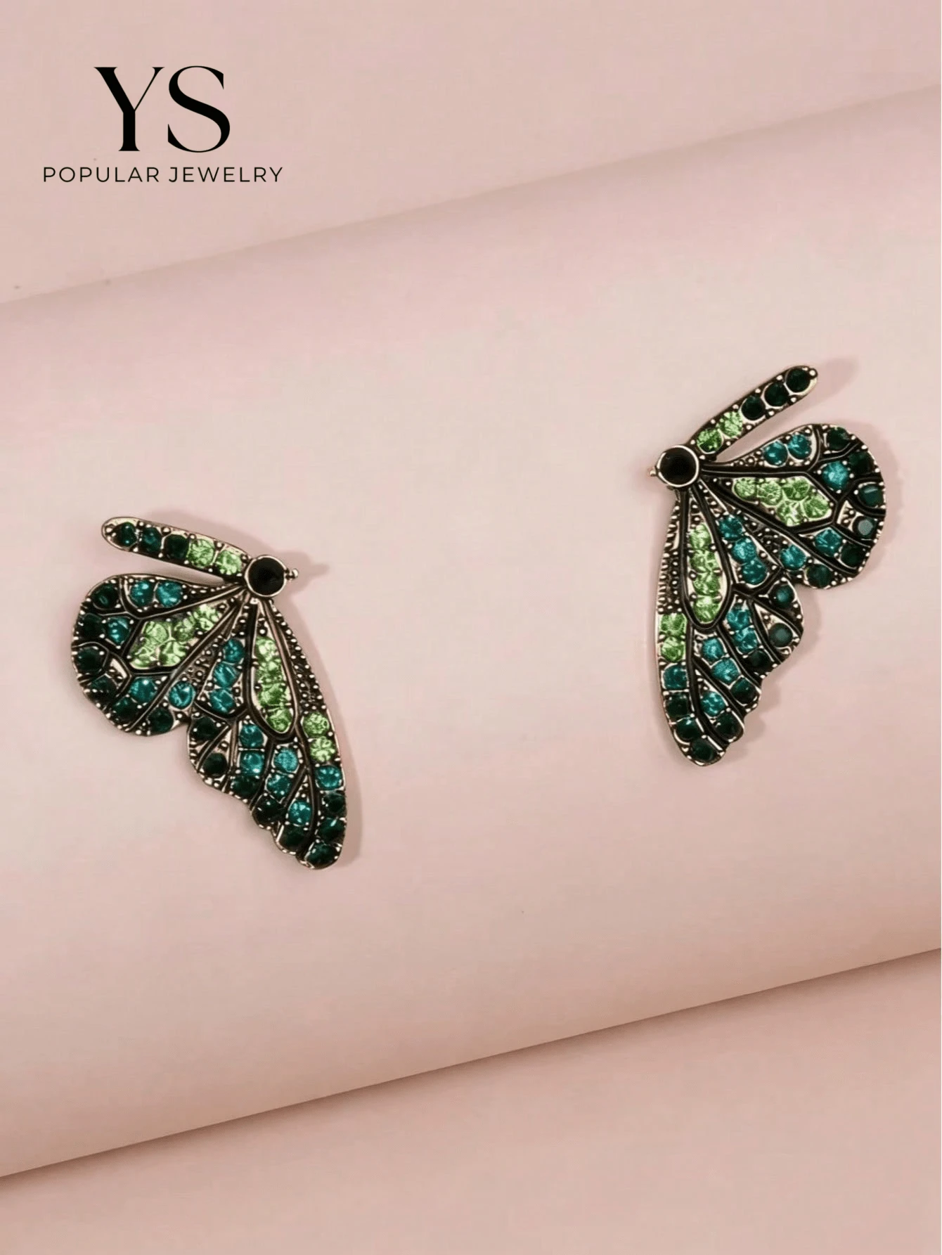 1 Pair Vintage Crystal Butterfly Stud Earrings - Green - View 1