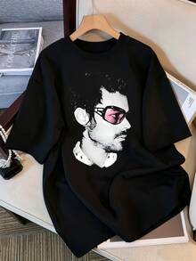 Camiseta gráfica con retrato en primer plano, estampado de gafas de sol con lentes rosas teñidas y rostro de perfil en blanco y negro en medio tono, para mujer y hombre - Negro - Ver 1