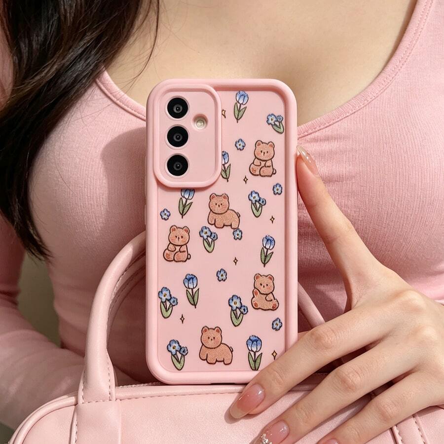 1pc Cute Little Flower & Bear Cartoon Floral Pattern Minimalist Soft Protective Phone Case, Matte Pink Lens Frame With Stepped Design, Full Coverage Anti-Drop, Suitable For Samsung/Galaxy/Honor/Transsion/MOTO