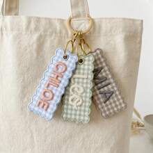 個性化刺繡格紋布料姓名包飾吊飾、客製化鑰匙圈、學院風後背包吊牌、包包掛飾、書包吊飾、便當盒吊飾、刺繡鑰匙圈 - 彩色 - 查看 4