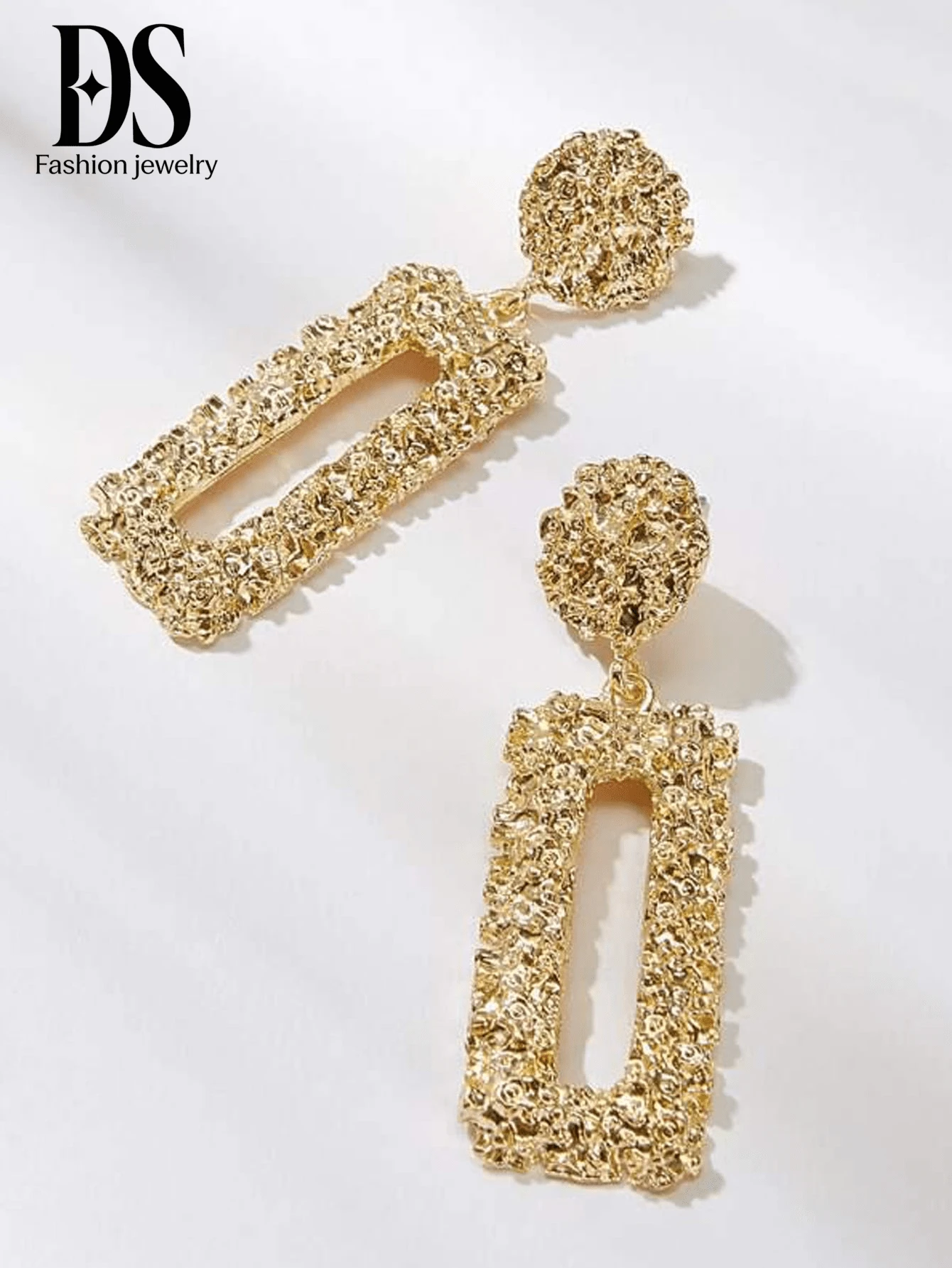 1pair European And American Style Gilded Heavy Metal Rectangle Dangle Earrings, Fashionable Long Design For Women's Daily Wear - Gold - View 1