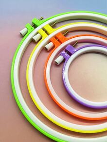 [10pcs]Colorful Adjustable Plastic Embroidery Hoops, 9.2/12.4/16/20.3cm 4 Sizes Available, Suitable For Cross Stitch, Punch Needle, Ribbon Embroidery, Fabric Collage, Yarn Embroidery And Other Handicrafts - Plastic Embroidery Hoop - View 5