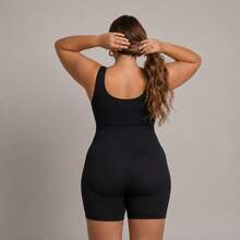 Macacão Feminino Curto Plus Size Alça Larga Gola Careca Zero Transparência Não Marca Fitness Confortável Legging Treino - Preto - Visão 3