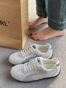 Tênis Esportivos Casuais de Treinamento Femininos Cinza Claro com Solado Plano Antiderrapante, Estilo de Corrida Estudantil, Design de Bico Redondo de Cano Baixo, Adequado para Todas as Estações, Estilo Coreano Versátil que Combina com Denim para Ir ao Trabalho e Viajar, Confortável para Correr, Trabalhar, Fazer Compras e Ficar de Pé por Longos Períodos, Cabedal Feito de Couro e Couro Sintético - Bege - Visão 5