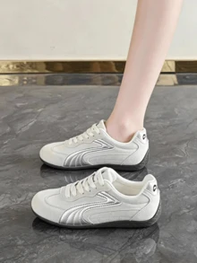 Tênis Esportivos Casuais de Treinamento Femininos Cinza Claro com Solado Plano Antiderrapante, Estilo de Corrida Estudantil, Design de Bico Redondo de Cano Baixo, Adequado para Todas as Estações, Estilo Coreano Versátil que Combina com Denim para Ir ao Trabalho e Viajar, Confortável para Correr, Trabalhar, Fazer Compras e Ficar de Pé por Longos Períodos, Cabedal Feito de Couro e Couro Sintético - Bege - Visão 7