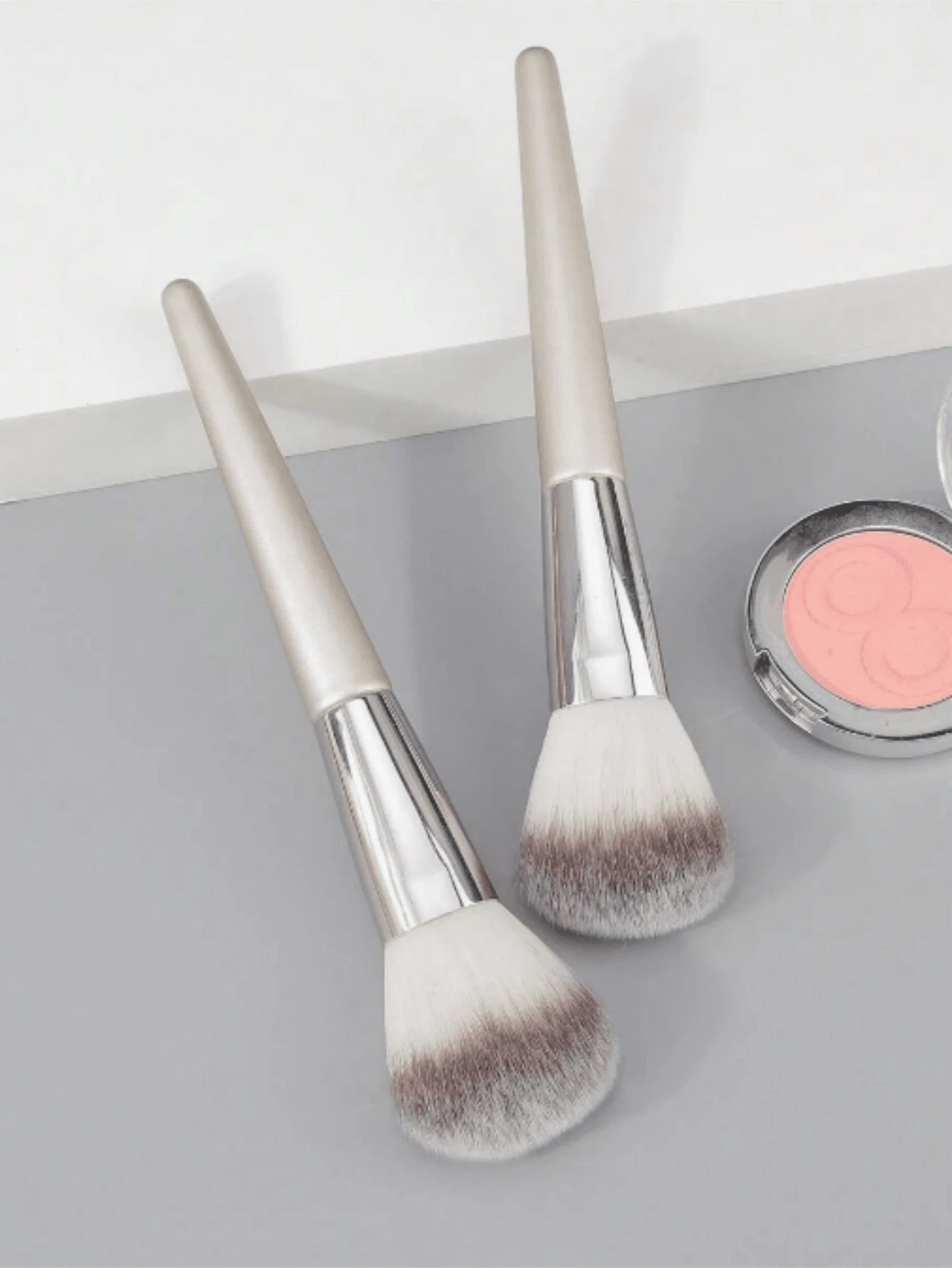 1 Peça Pincel de Pó Fofo para Blush e Base, Ferramenta de Maquiagem Sintética Macia para um Visual Natural e Misturado, Pincel Cosmético Premium para Aplicação em Todos os Tipos de Pele - Multicolorido - Visão 1