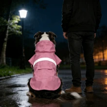 狗狗雨衣 可調節寵物防水衣 輕量雨外套披風連帽衫 附反光條 - 粉色 - 查看 3