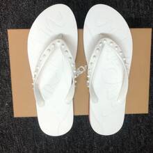 CL"Classic Retro 3D Riveted Red-Bottom Flip-Flops, Couple Beach Flat Toe Sandals, Casual Slip-Resistant Comfortable Flip-Flops - 白色半釘 - 查看 2