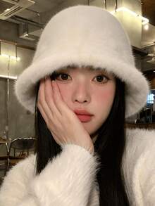 1件女款人造兔毛可調節水桶帽，修飾臉型，保暖百搭，大頭圍，白色素色毛絨，秋冬款 - 絨毛 - 查看 2