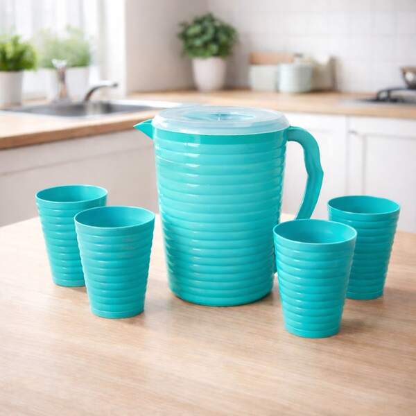Jarra 2L com 4 Copos Coloridos – Conjunto Jarra de Suco Plástica com Tampa para Água Suco Mesa Cozinha Geladeira