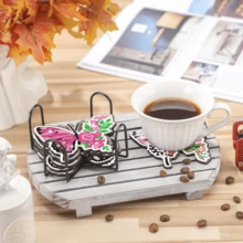 Juego de 8 posavasos con forma de mariposa para pintura de diamantes DIY, superficie de diamantes lisa y de alto brillo, adhesión firme con kit de herramientas completo, fácil para principiantes, alivio del estrés hecho a mano, regalo para Año Nuevo, Festival de Primavera, Día de San Valentín, Navidad, Día del Maestro, posavasos decorativos aislantes de calor para mesa de comedor y mesa de café, regalo para familia, amigos, mejores amigos y maestros - 8 unidades - Ver 5