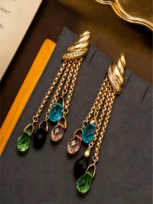 Un par de pendientes de cadena larga multicapa con cristales de vidrio multicolor de estilo vacacional con un diseño ecléctico, perfecto para fiestas, un regalo para mujeres - vistoso - Ver 1