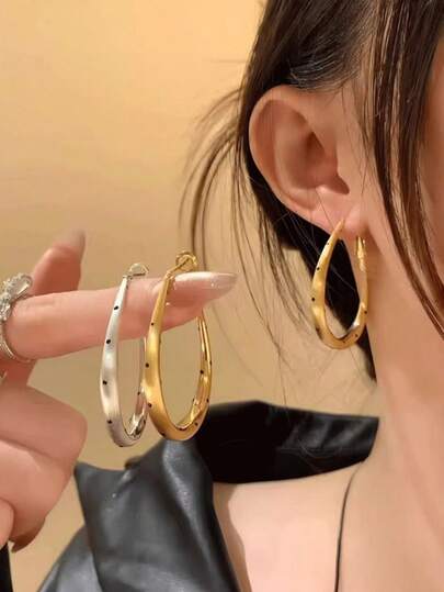 1 Pair Oval Metal Black Polka Dot Earrings, European And American Style, Personalized Fashion Vintage Multi-Functional Studs, Suitable For Women And Girls, Travel, Wedding, Party Accessories, Birthday And Christmas Gifts