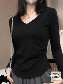 Kaos Wanita Lengan Panjang Leher V Warna Hitam untuk Musim Gugur/Dingin, Atasan Dalaman Kasual Serbaguna yang Melangsingkan dengan Warna Polos - Hitam - View 1