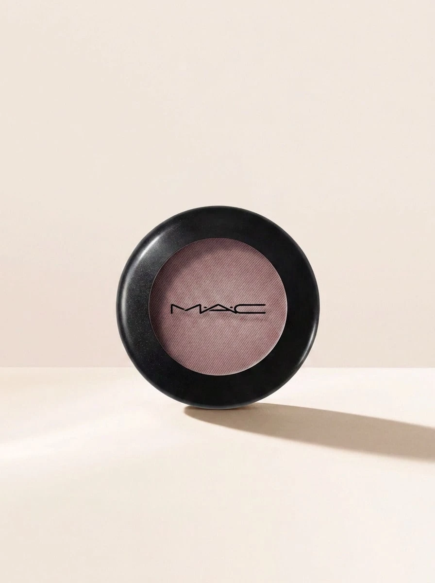 MAC Single Eyeshadow Scene 1.5 G – Eyeshadow, Highly Pigmented, For Makeup Artists, Muted Blue-Grey, Suitable For Daily Makeup - Scene - View 1