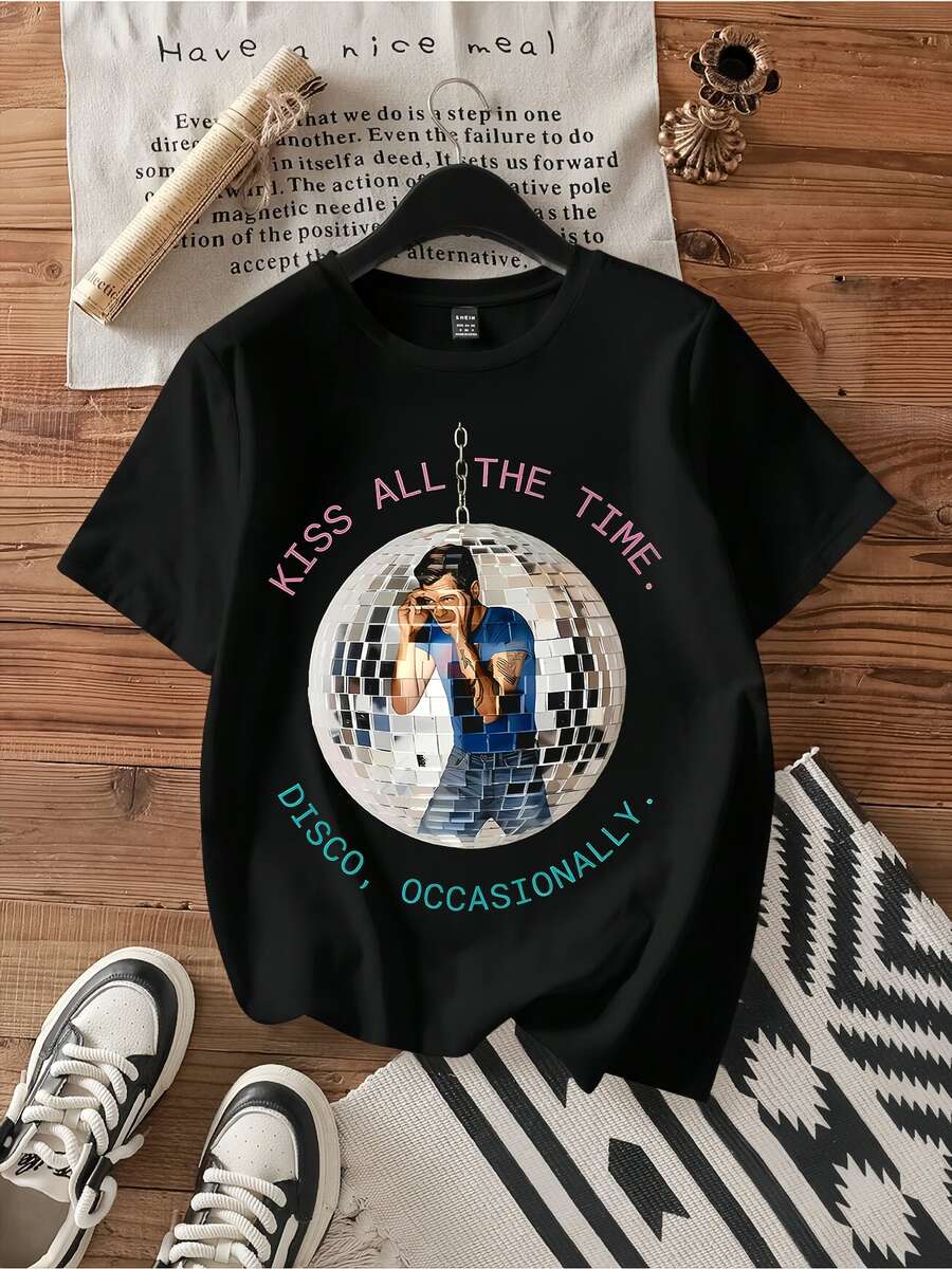 Disco Ball Kiss All The Time Disco Occasionally Pastel Neon Lyric Retro Pop Star Fan Graphic T-Shirt - 黑色 - 查看 1