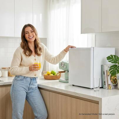 Yeego 38L Small Fridge – Thermoelectric Cooler With Adjustable 3-22°C, Quiet & Lightweight, Great For Drinks, Snacks, Or Cosmetics In Dorm Or Office