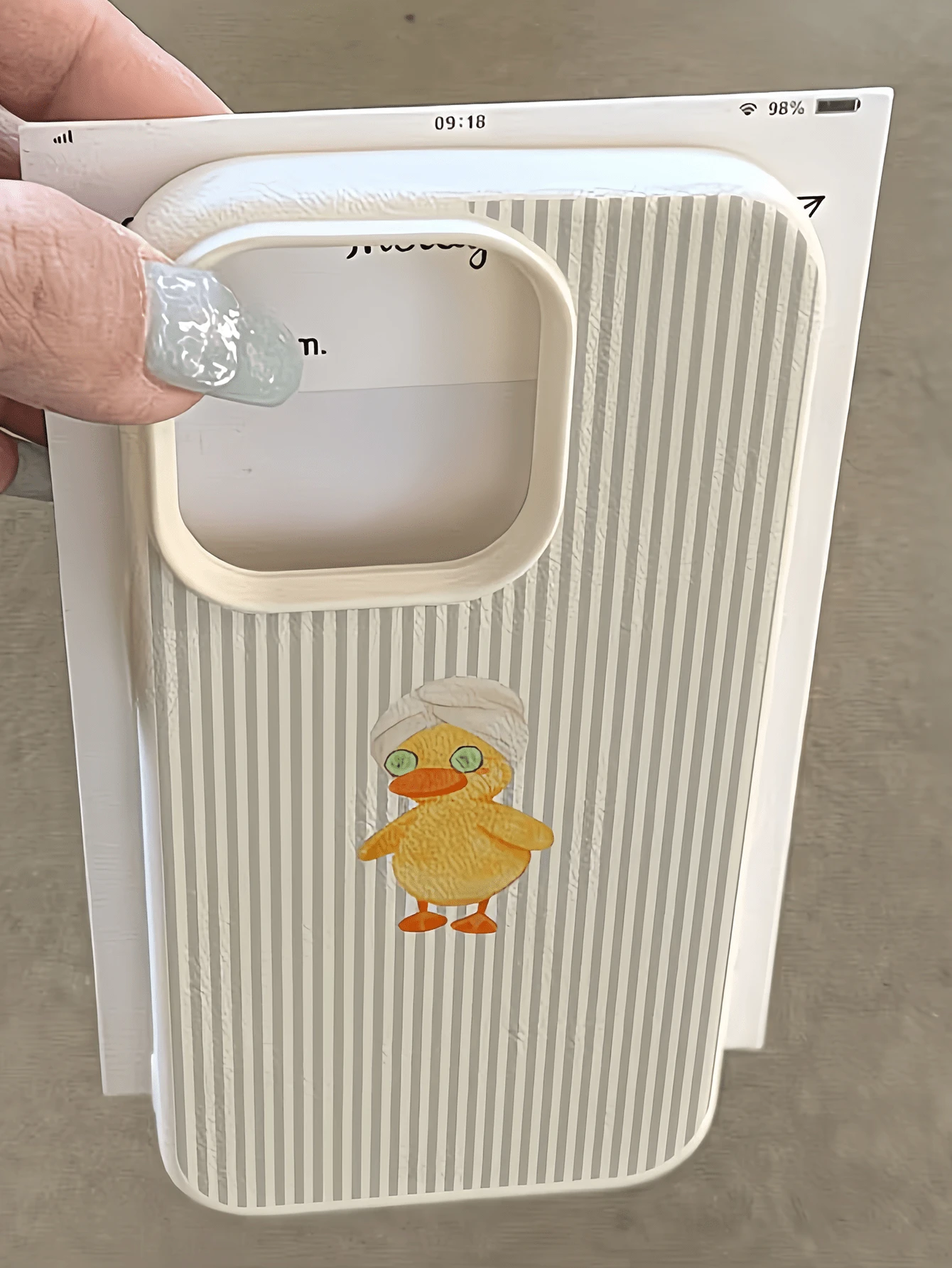 1件 白色條紋鴨子造型個性化極簡防摔軟 TPU 時尚手機殼 全包防污保護殼 相容 Apple 17 16 15 14 13 12 11 Pro Max Air 及系列 - 彩色 - 查看 1