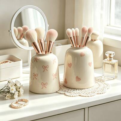 1pc Cute Bow-Shaped Holder - Desktop Makeup Brush & Office Supplies Organizer, Elegant Makeup Brush Storage Design, Suitable For Girls, Students And Women, Creative Decorative Design, Also Applicable For Holiday, Beach, Bathroom, Bedroom And Other Scenes, Large Capacity Design