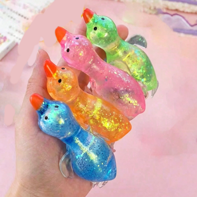1PC Glitter Liquid Long Neck Duck Stretch Squishy Toy, Transparent Jelly TPR Stress Relief Squeeze Fidget Desk Decor, Daily Anxiety Relief Desktop Ornament, Concert Fan Gift, Lightstick Matching Desk Accessory(Random Style)